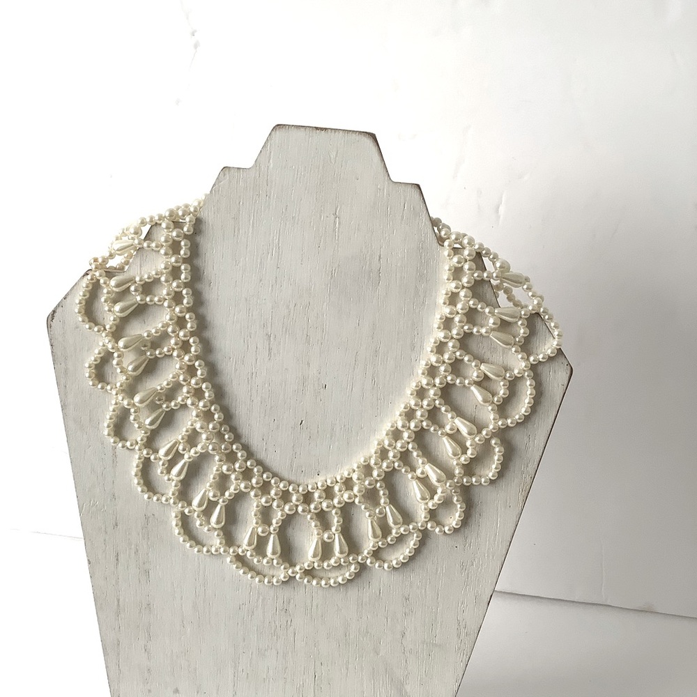 Classy Faux pearl necklace